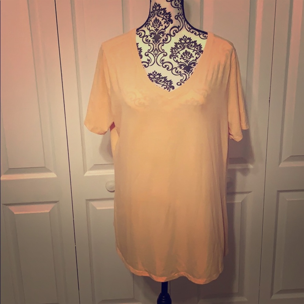 SOLD💜💥FINAL PRICE! Peach v-neck t-shirt
